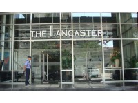 Công trình sàn nhựa hèm khóa tại Lancaster Hotel